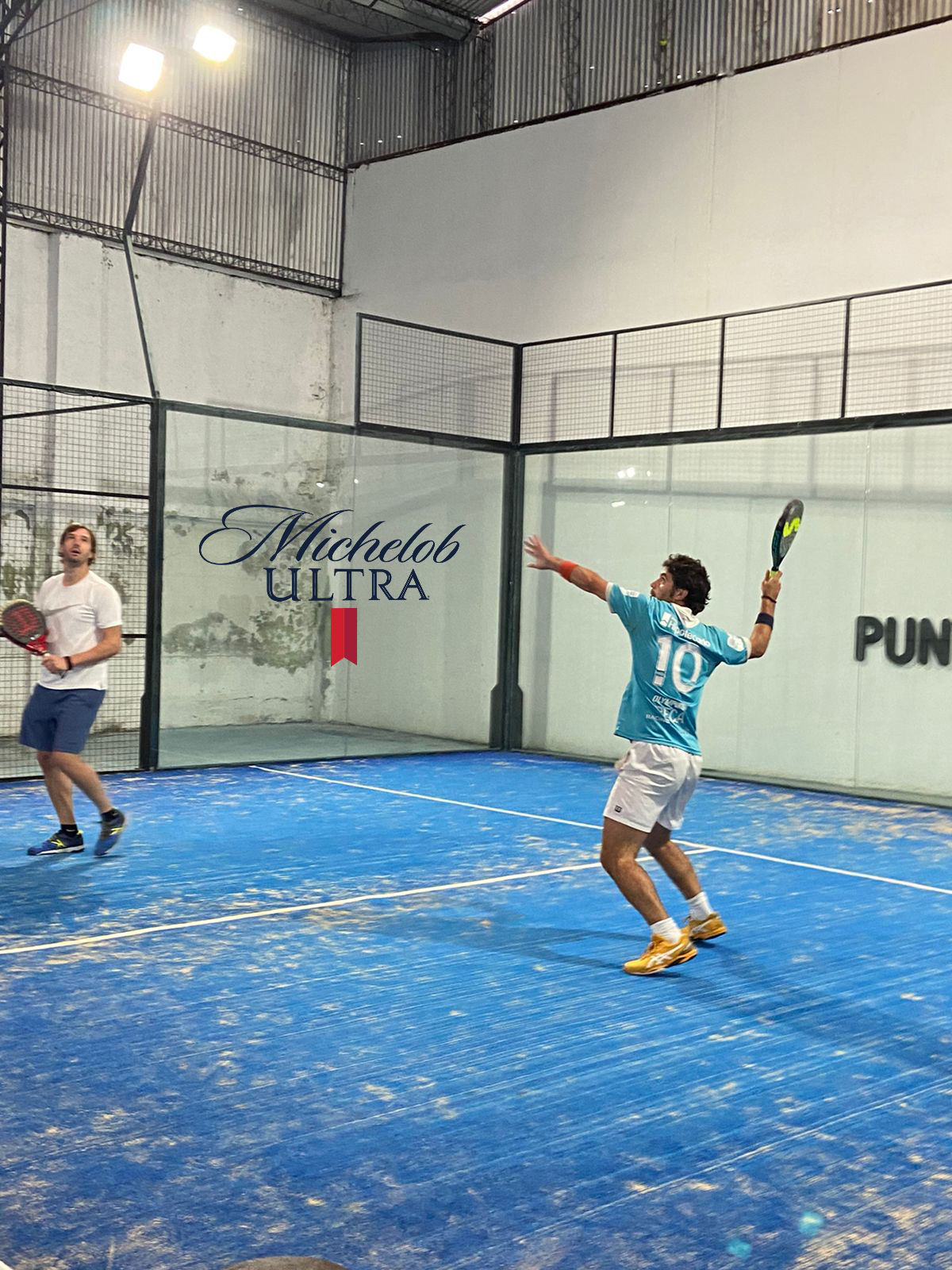 Jugador en acción con camiseta de Argentina