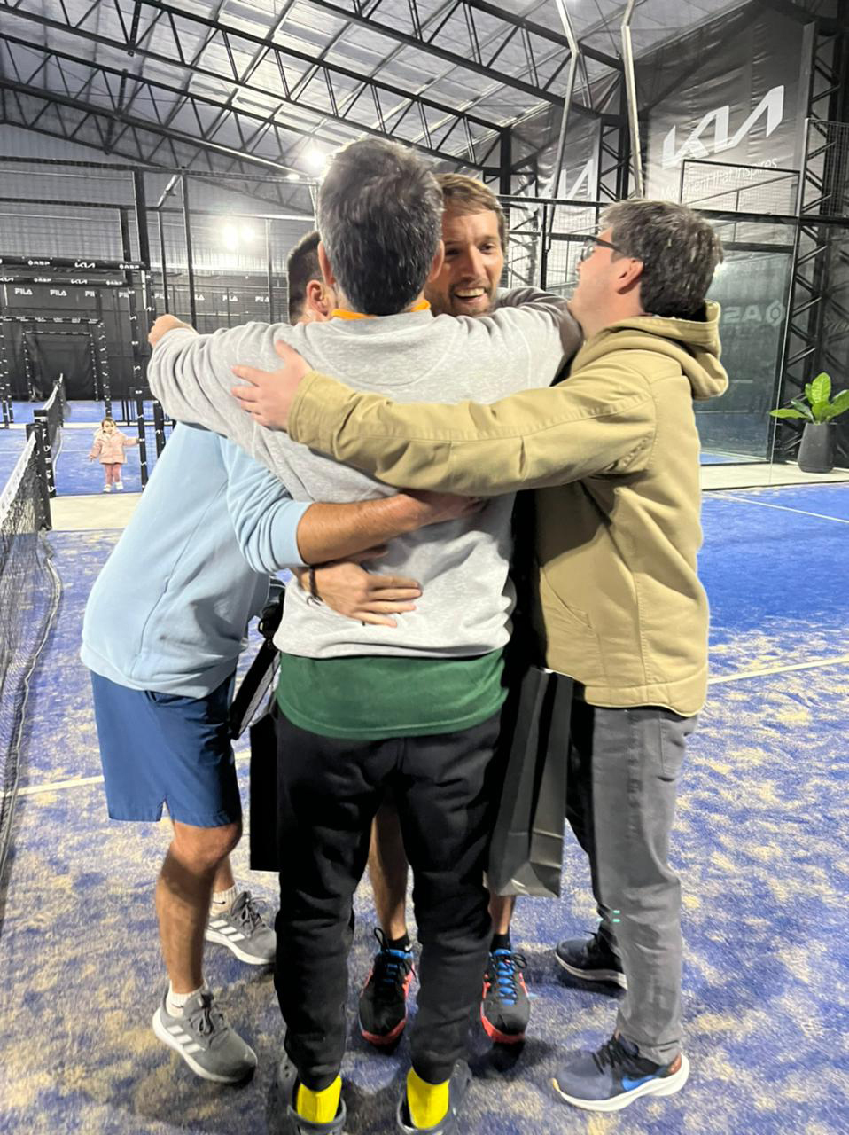 Celebración grupal después del partido